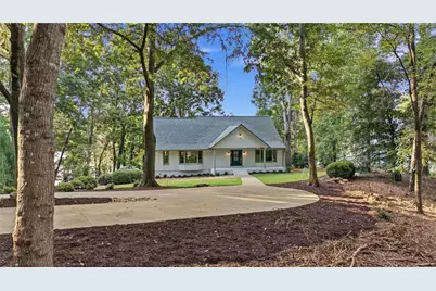 2585 Bridgewater Circle, Gainesville, GA 30506 - Photo 2