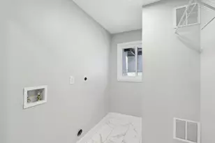2592 Baker Rd, Atlanta, GA 30318 - Photo 10