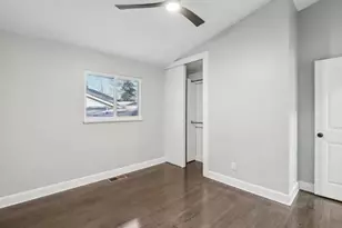 2592 Baker Rd, Atlanta, GA 30318 - Photo 14