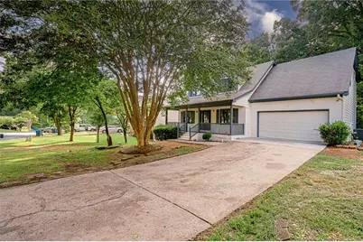 2021 Hunters Cove Dr, Lawrenceville, GA 30044 - Photo 2