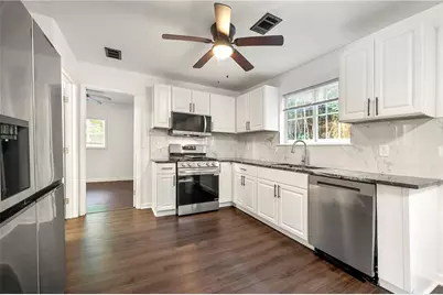 534 Woodcrest Manor Drive, Stone Mountain, GA 30083 - Photo 10
