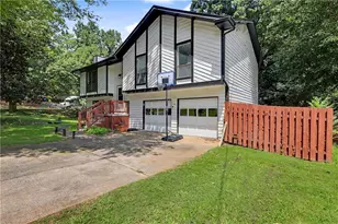 2571 Wildflower Ln, Lawrenceville, GA 30044 - Photo 2
