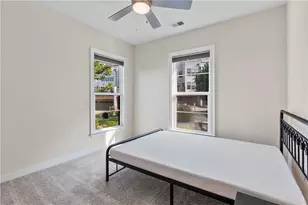 2076 Holtz Ln, Atlanta, GA 30318 - Photo 10