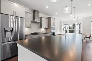 2076 Holtz Ln, Atlanta, GA 30318 - Photo 16