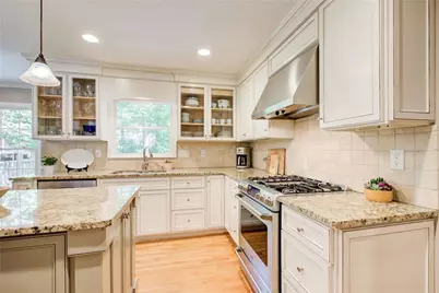 635 Winding Creek Court, Sandy Springs, GA 30328 - Photo 6