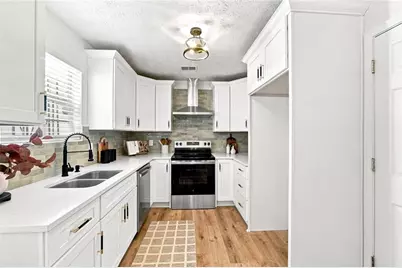 5735 Strathmoor Manor Circle, Lithonia, GA 30058 - Photo 8