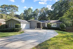 698 Rollingwood Dr, Stone Mountain, GA 30087 - Photo 2