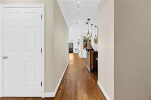 3334 Peachtree Rd NE, Atlanta, GA 30326 - Photo 10