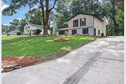 6883 Creekmoor Lane, Riverdale, GA 30296 - Photo 2
