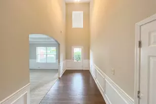1086 Blind Brook Cir, Hoschton, GA 30548 - Photo 2