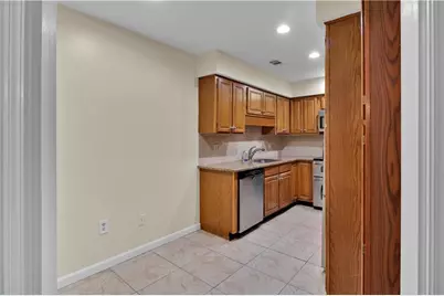 26204 Plantation Drive NE, Atlanta, GA 30324 - Photo 10