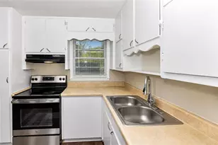225 Glenrose Cir SW, Atlanta, GA 30354 - Photo 6