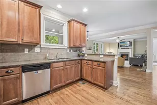 1889 Shoal Creek Blvd, Decatur, GA 30032 - Photo 8
