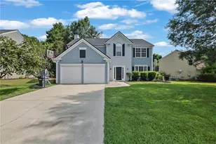 552 Glen Level Cir, Sugar Hill, GA 30518 - Photo 2