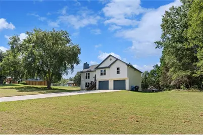 4650 Wheeler Creek Dr, Hoschton, GA 30548 - Photo 2
