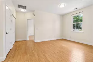 213 W Oaks Pl, Woodstock, GA 30188 - Photo 6