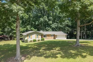215 Eldorado Dr, Carrollton, GA 30116 - Photo 2