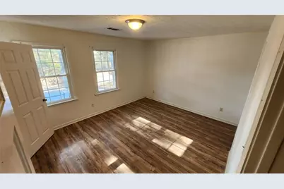 631 Hunting Creek Lane SE, Conyers, GA 30013 - Photo 4