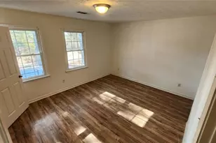 631 Hunting Creek Ln SE, Conyers, GA 30013 - Photo 4