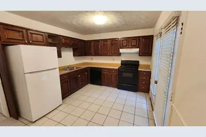 631 Hunting Creek Lane SE, Conyers, GA 30013 - Photo 2