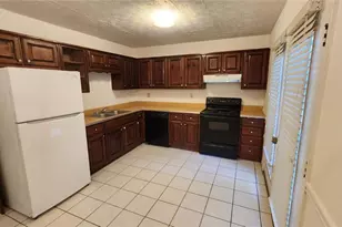631 Hunting Creek Ln SE, Conyers, GA 30013 - Photo 2