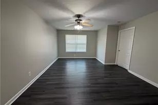 800 Stonehaven Cir, Cartersville, GA 30121 - Photo 2