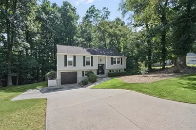 9682 N Pond Circle, Roswell, GA 30076 - Photo 2