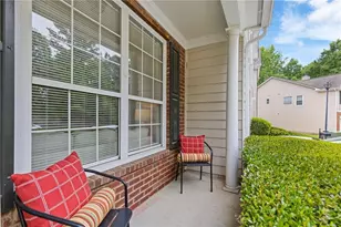 1607 Jackson Trace Ct NW, Atlanta, GA 30318 - Photo 4