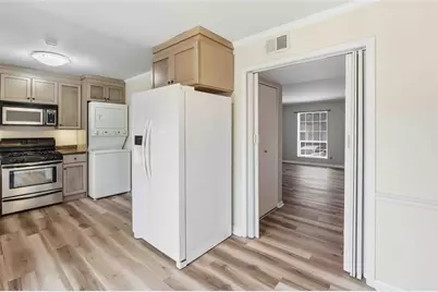 5506 Kingsport Drive, Atlanta, GA 30342 - Photo 10