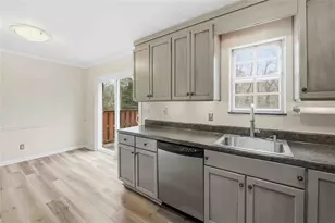 5506 Kingsport Dr, Atlanta, GA 30342 - Photo 8