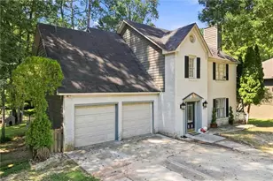 562 Black Creek Dr, Lawrenceville, GA 30044 - Photo 2