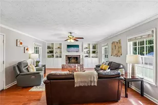 1075 Wesley Park Dr SW, Marietta, GA 30064 - Photo 4