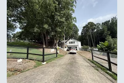 3721 Quail Hollow Trail, Snellville, GA 30039 - Photo 2