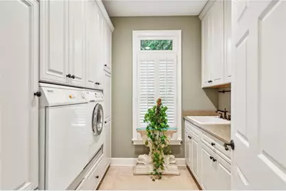 125 Claridge Drive, Atlanta, GA 30342 - Photo 24