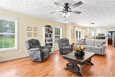 5821 Silverthorn Drive, Flowery Branch, GA 30542 - Photo 8