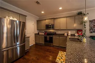 3878 Valley View Ct, Gainesville, GA 30501 - Photo 10