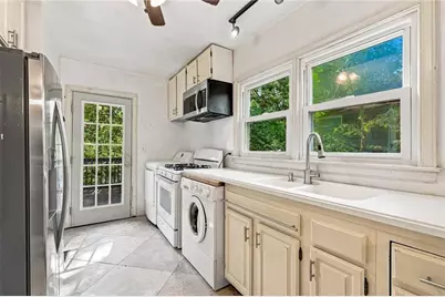 1075 Center Street W, Atlanta, GA 30318 - Photo 6