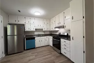 8744 Collins Dr, Jonesboro, GA 30236 - Photo 8
