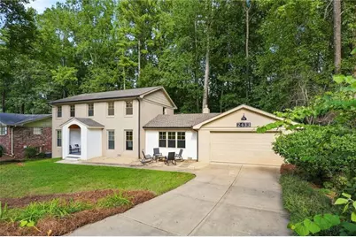 2433 Helmsdale Drive NE, Atlanta, GA 30345 - Photo 2