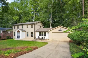 2433 Helmsdale Dr NE, Atlanta, GA 30345 - Photo 2