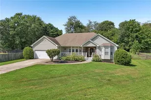 7535 Beechwood Ln, Gainesville, GA 30506 - Photo 2