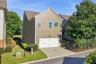 7565 Scarlet Dr, Alpharetta, GA 30005 - Photo 10