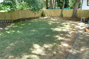 195 W Lake Dr NW, Atlanta, GA 30314 - Photo 32