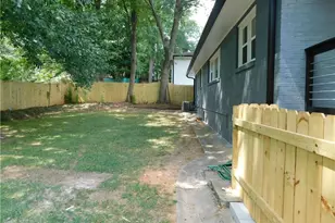 195 W Lake Dr NW, Atlanta, GA 30314 - Photo 30