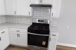 195 W Lake Dr NW, Atlanta, GA 30314 - Photo 12