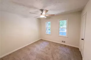 1825 Marsh Creek Dr, Lawrenceville, GA 30043 - Photo 12