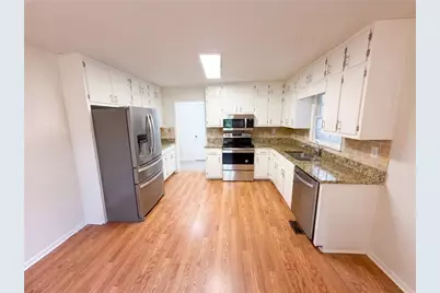 1825 Marsh Creek Drive, Lawrenceville, GA 30043 - Photo 2