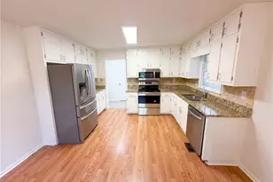1825 Marsh Creek Dr, Lawrenceville, GA 30043 - Photo 2