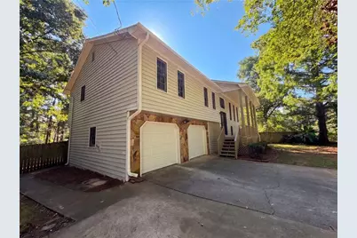 1825 Marsh Creek Drive, Lawrenceville, GA 30043 - Photo 30