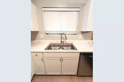 817 Forest Path, Stone Mountain, GA 30088 - Photo 4